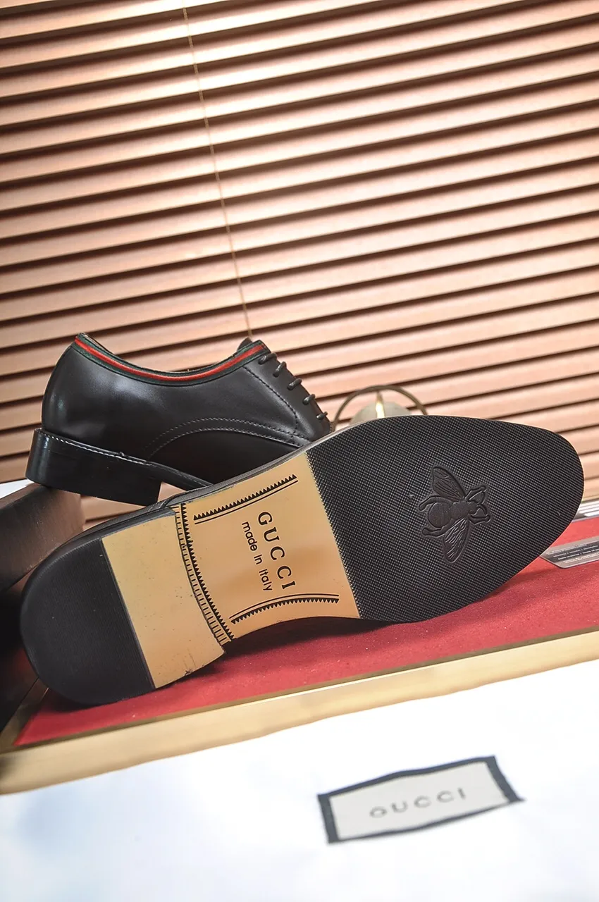 Men's shoes💰500💶Italy's top luxury men's shoe giant (GUCCI) (Gucci) (full cowhide lining) new arrival🍃Original European style🔰 Pleasant to the eye😍In order to make the shoes more durable and non-deformable🌀The production continues to follow traditional methods but there is still no lack of innovation💪Choose original sheepskin for the leather♻️ Smooth and natural And extra bright ⭐Made of imported cowhide, the first choice of rich people 38-45 (45 customized)